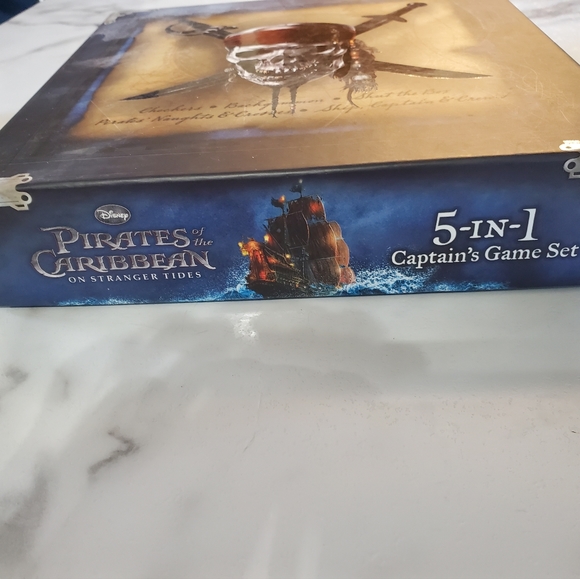 Disney Pirates of the Caribbean Stranger Tides 5-IN-1 Captains Game Set - Picture 10 of 15